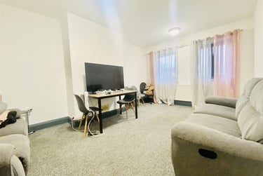 3 bed flat, Trent Bridge Buildings, West Bridgford, Nottingham, NG25FB - Image 2